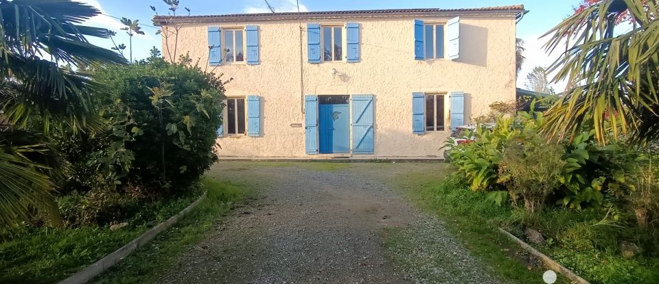 Maison traditionnelle 7 pièces de 245 m² à Plaisance (32160)