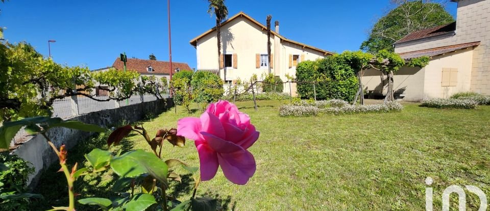 Traditional house 7 rooms of 140 m² in Guinarthe-Parenties (64390)