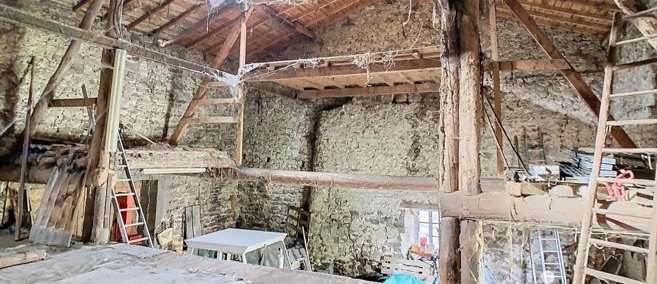 Ferme 6 pièces de 130 m² à Saint-Amant-Roche-Savine (63890)