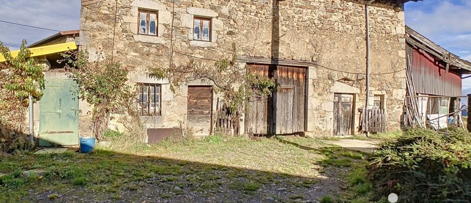 Ferme 6 pièces de 130 m² à Saint-Amant-Roche-Savine (63890)