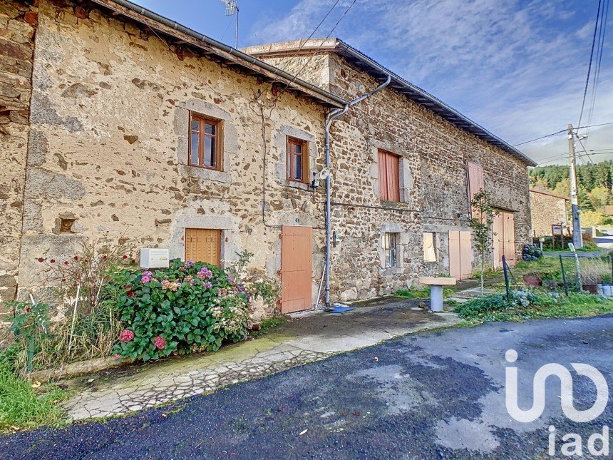 Ferme 6 pièces de 130 m² à Saint-Amant-Roche-Savine (63890)