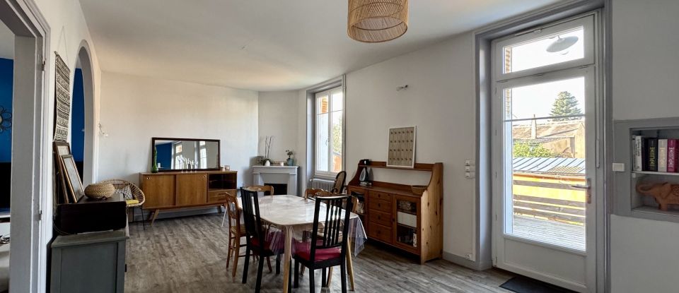 Town house 5 rooms of 134 m² in Parthenay (79200)