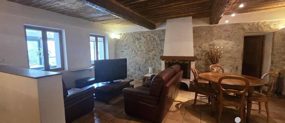 Maison de campagne 6 pièces de 211 m² à Le Revest-les-Eaux (83200)