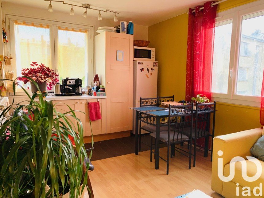 Appartement 3 pièces de 46 m² à Montreuil (93100)