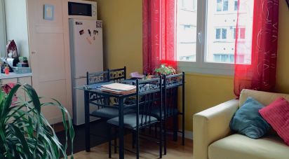 Appartement 3 pièces de 46 m² à Montreuil (93100)