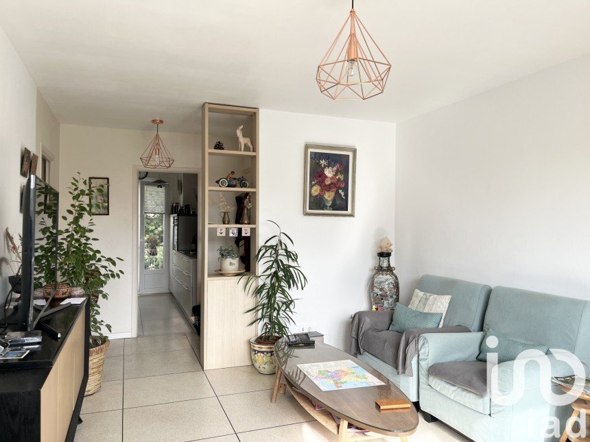 Apartment 3 rooms of 57 m² in Hyères (83400)