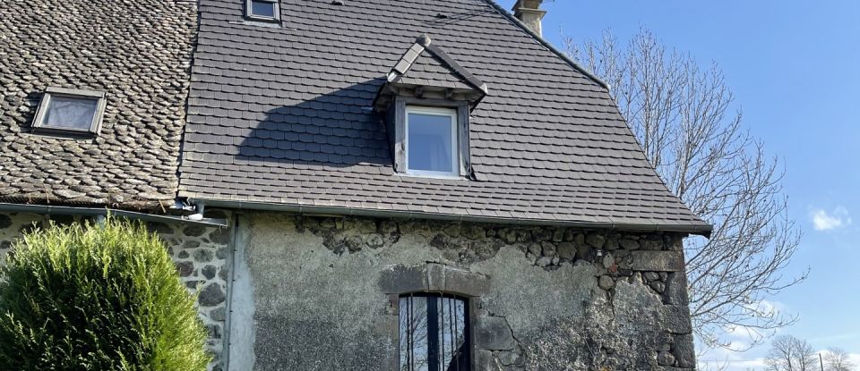 Maison 5 pièces de 110 m² à Saint-Cernin (15310)