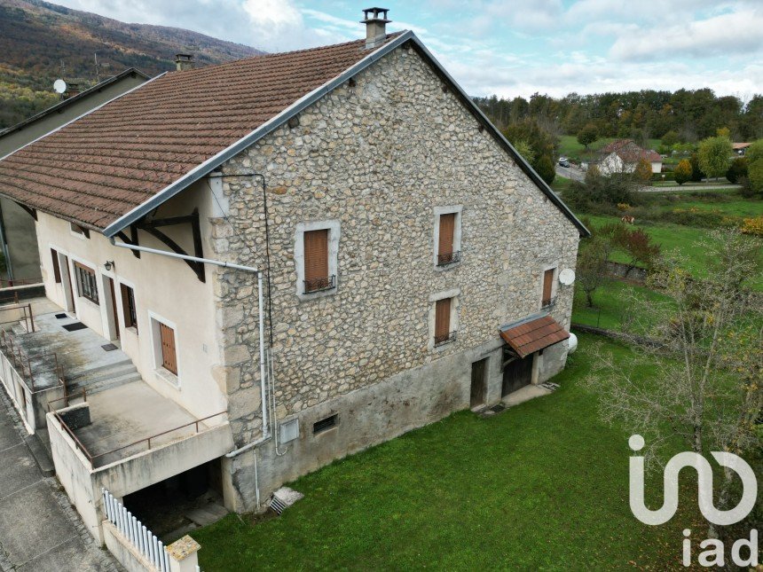 Maison 7 pièces de 180 m² à Injoux-Génissiat (01200)