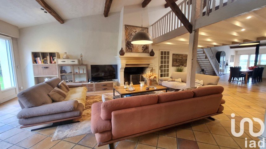 Country house 10 rooms of 275 m² in Le Loroux-Bottereau (44430)