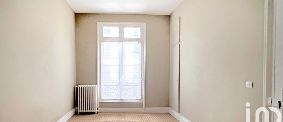 Appartement 5 pièces de 132 m² à Paris (75009)