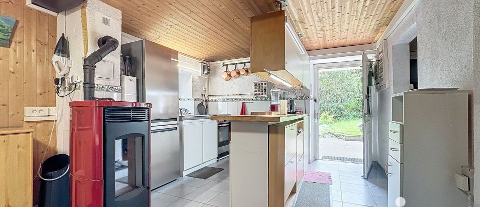 Maison de campagne 4 pièces de 92 m² à La Rivière-Enverse (74440)