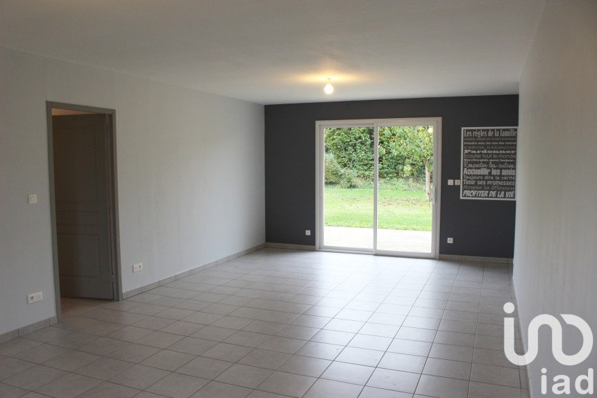 House 4 rooms of 92 m² in Aigné (72650)