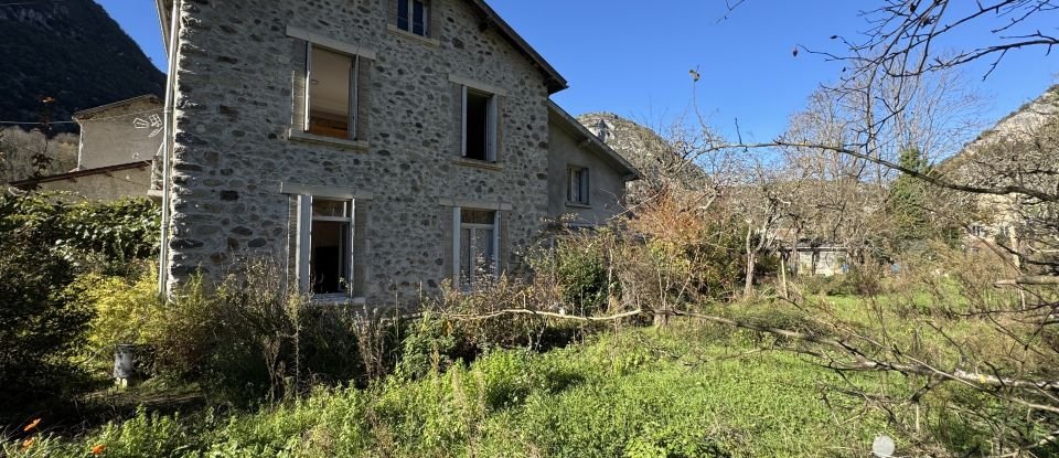 Maison traditionnelle 7 pièces de 142 m² à Niaux (09400)