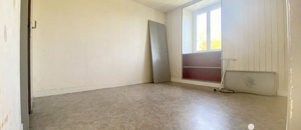 House 7 rooms of 102 m² in Le Val-Saint-Père (50300)