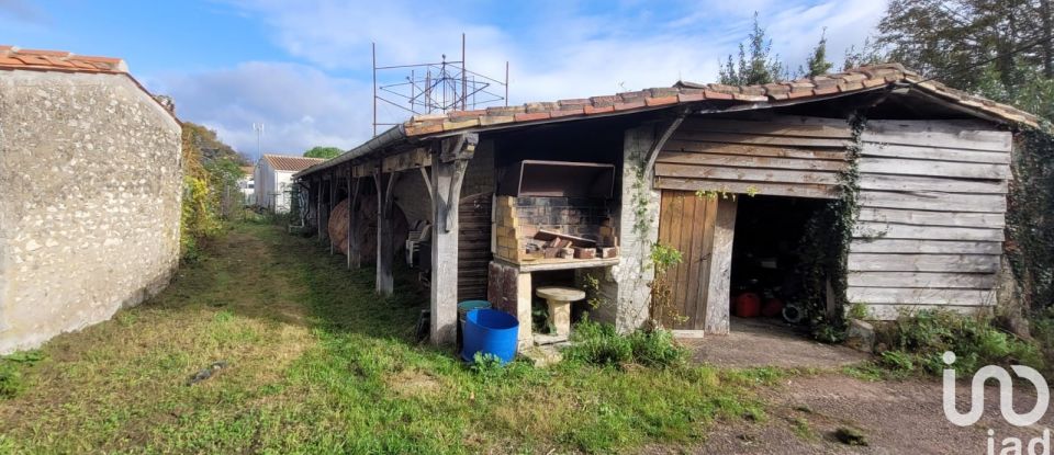 Maison traditionnelle 10 pièces de 292 m² à Cozes (17120)