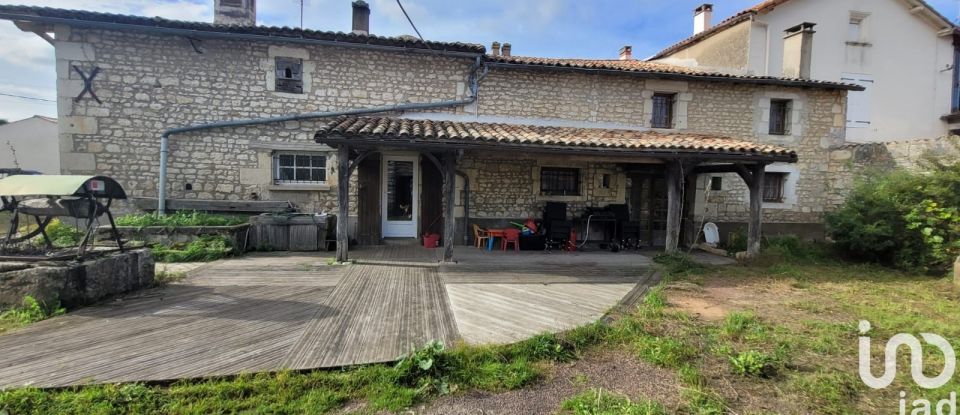 Maison traditionnelle 10 pièces de 292 m² à Cozes (17120)