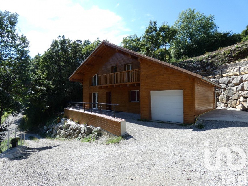 Maison 3 pièces de 110 m² à Saint-Julien-en-Beauchêne (05140)