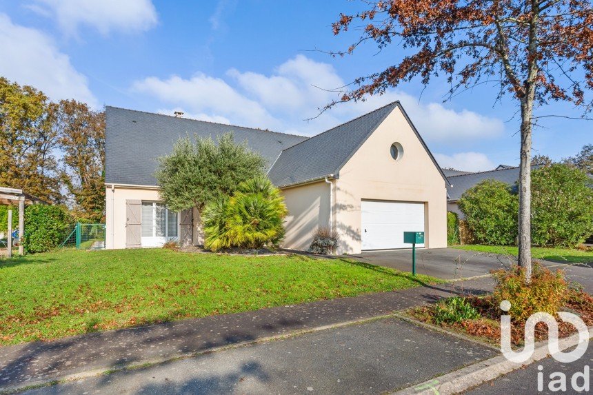 Maison traditionnelle 8 pièces de 205 m² à Thouaré-sur-Loire (44470)