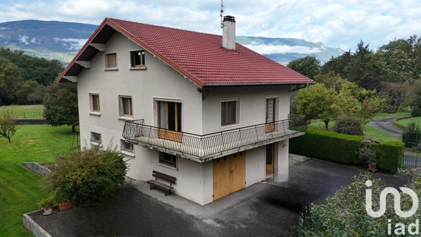 House 7 rooms of 120 m² in Chambéry (73000)