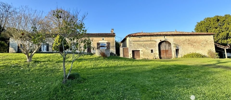 Maison 5 pièces de 110 m² à Bessac (16250)