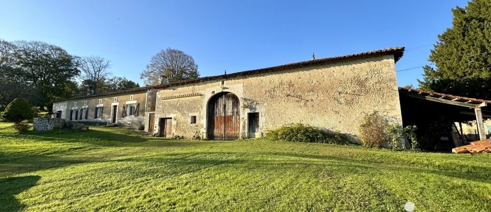 Maison 5 pièces de 110 m² à Bessac (16250)