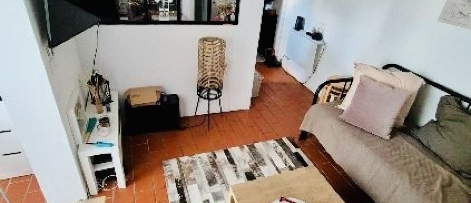 Apartment 1 room of 25 m² in La Londe-les-Maures (83250)