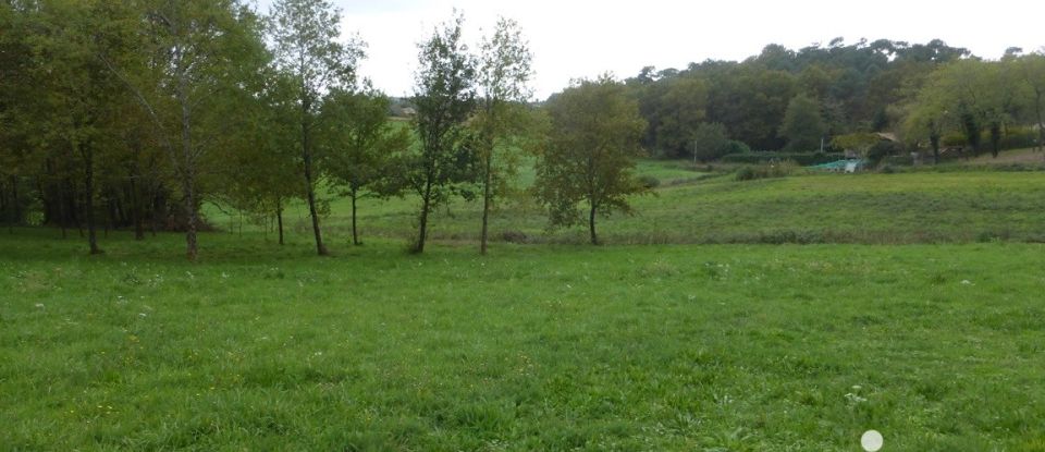 Terrain de 1 800 m² à Saint-Palais (33820)