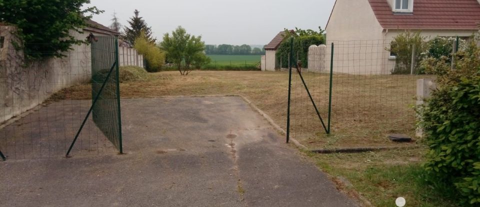 Land of 710 m² in Clos-Fontaine (77370)