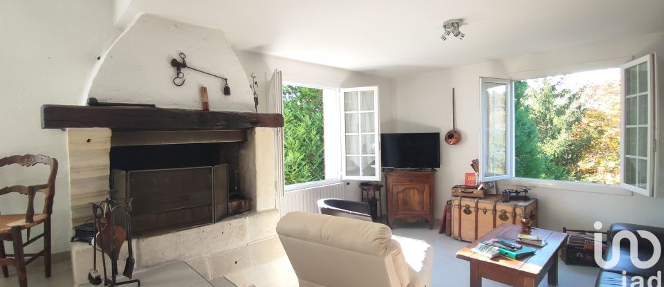 House 6 rooms of 120 m² in Louzac-Saint-André (16100)