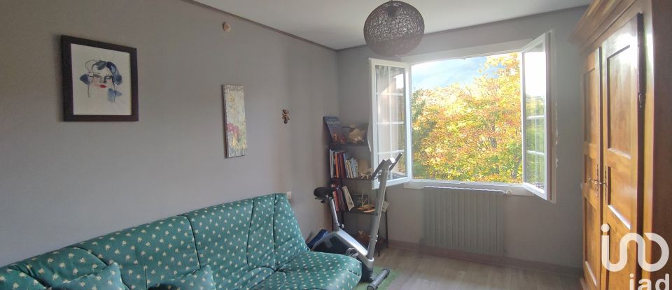 House 6 rooms of 120 m² in Louzac-Saint-André (16100)