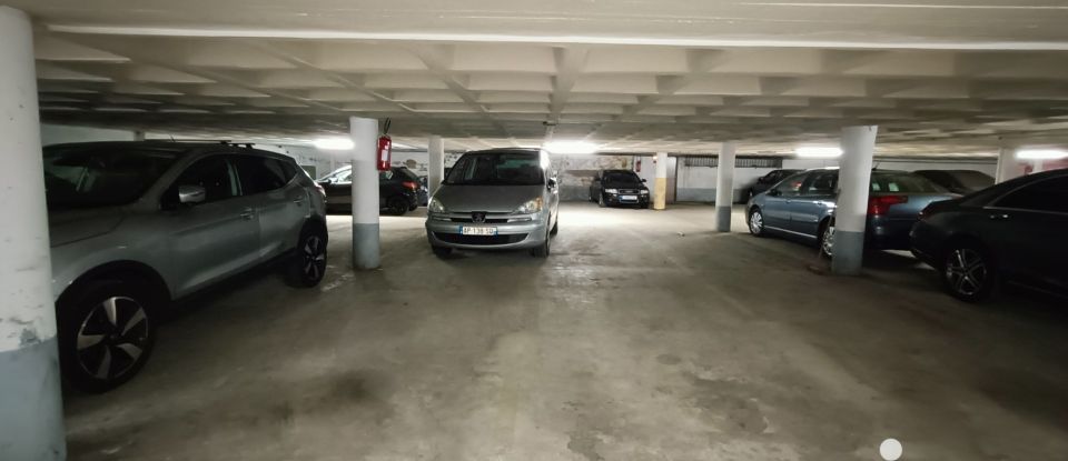 Parking of 10 m² in Paris (75020)