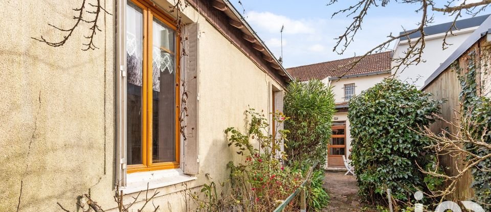 Maison traditionnelle 9 pièces de 150 m² à Nantes (44100)