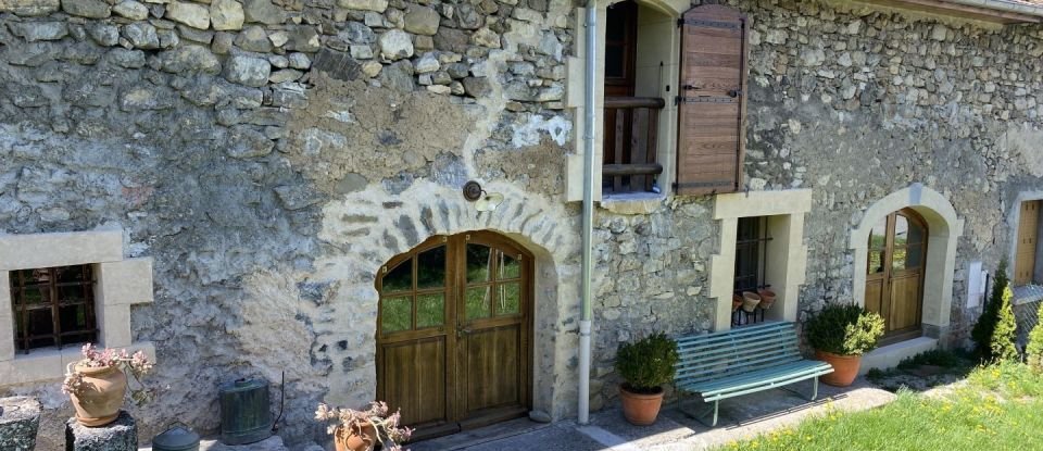 House 7 rooms of 300 m² in Le Noyer (05500)