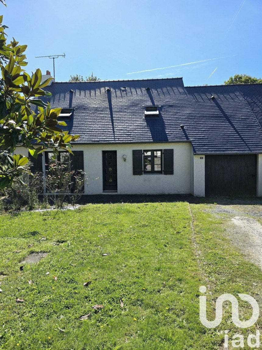 Maison traditionnelle 6 pièces de 140 m² à La Chapelle-des-Marais (44410)