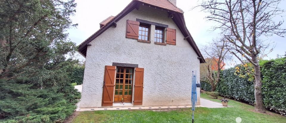 House 8 rooms of 125 m² in Clef Vallée d'Eure (27490)