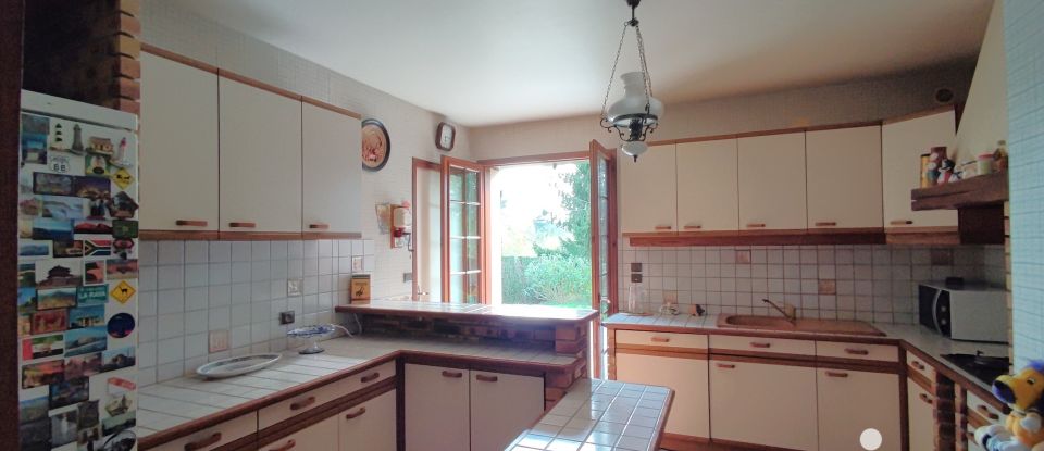 House 5 rooms of 133 m² in Chartrettes (77590)