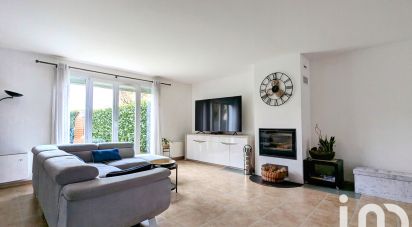 Maison 5 pièces de 142 m² à Le Mesnil-Saint-Denis (78320)