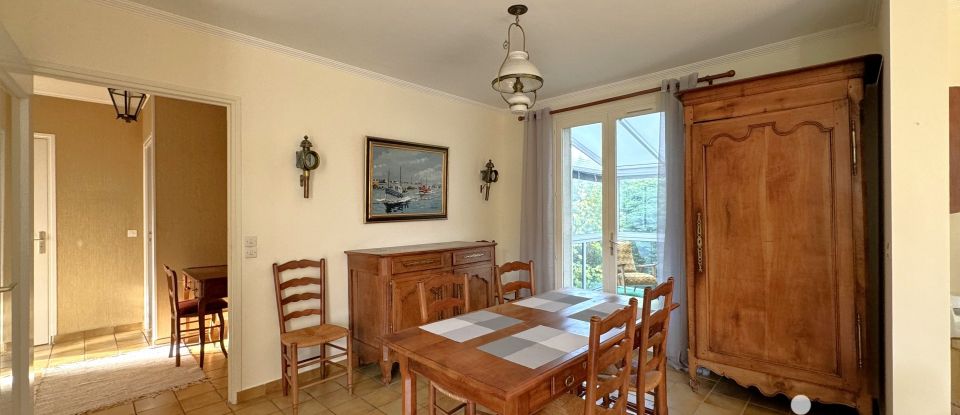 Traditional house 7 rooms of 145 m² in La Celle-Saint-Cloud (78170)