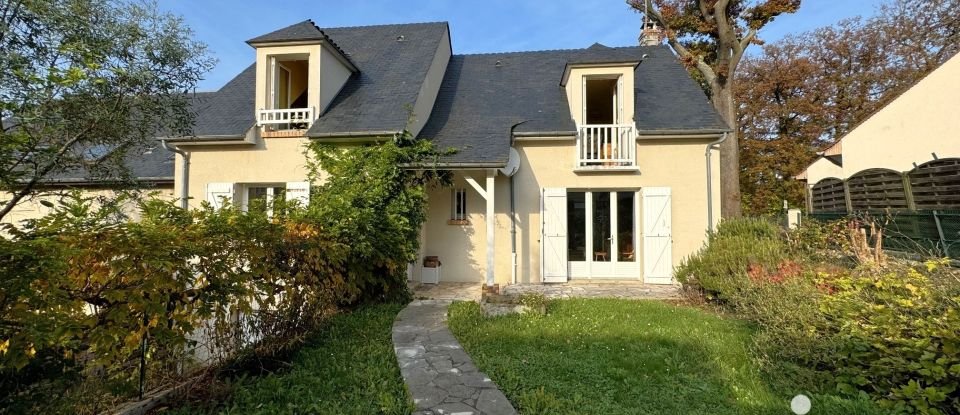 Traditional house 7 rooms of 145 m² in La Celle-Saint-Cloud (78170)