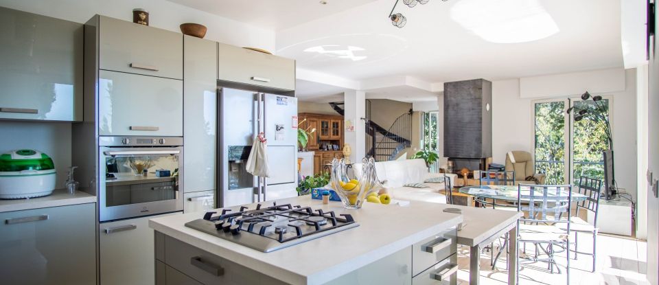 Maison 7 pièces de 215 m² à Nice (06100)