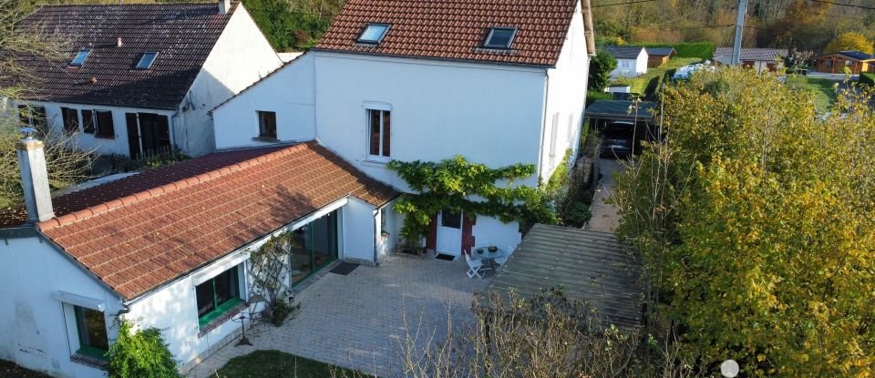 Traditional house 7 rooms of 147 m² in Saint-Sauveur (60320)