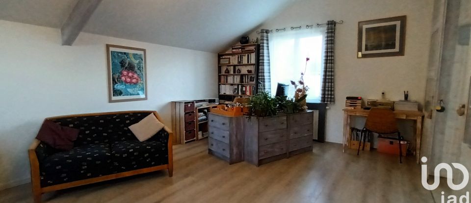 Traditional house 7 rooms of 147 m² in Saint-Sauveur (60320)