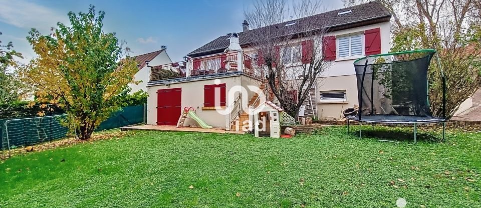 Maison 8 pièces de 210 m² à Corbeil-Essonnes (91100)