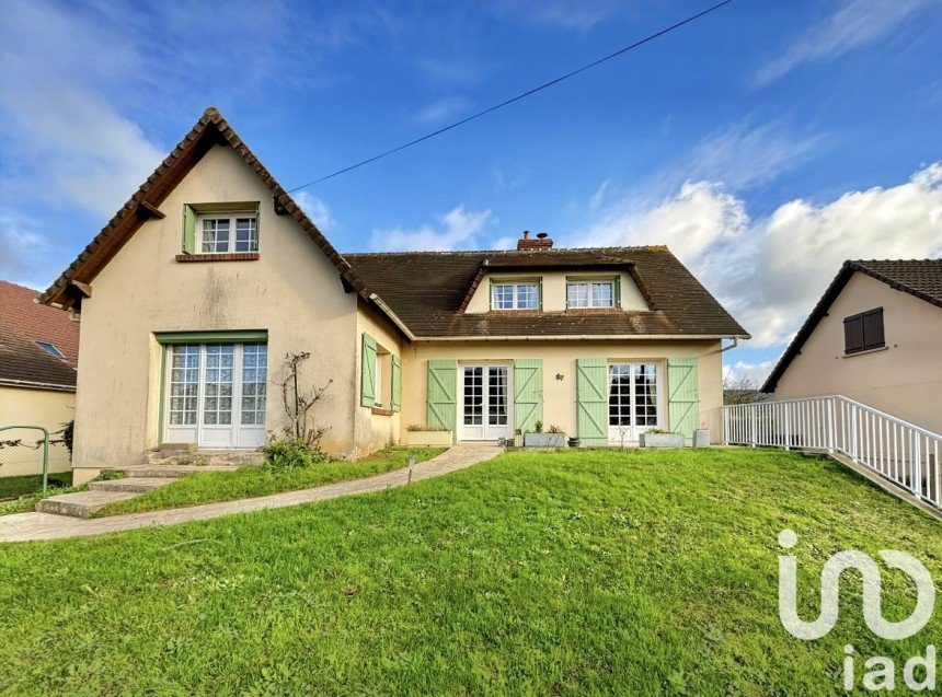 Maison traditionnelle 7 pièces de 148 m² à Saint-Georges-sur-Eure (28190)