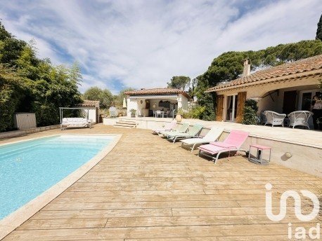 House 5 rooms of 148 m² in Le Muy (83490)