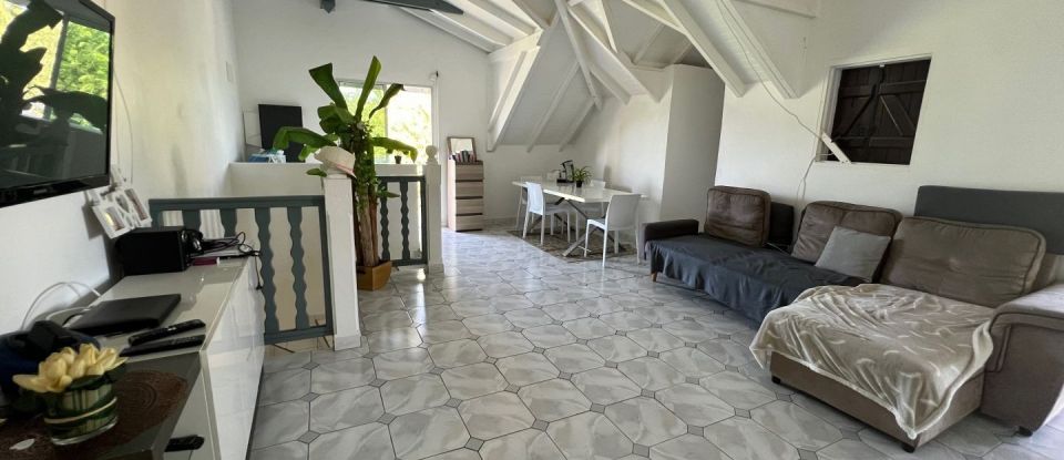 House 7 rooms of 209 m² in Lamentin (97129)