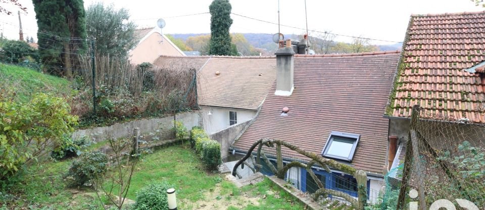 Traditional house 3 rooms of 70 m² in Saint-Rémy-lès-Chevreuse (78470)