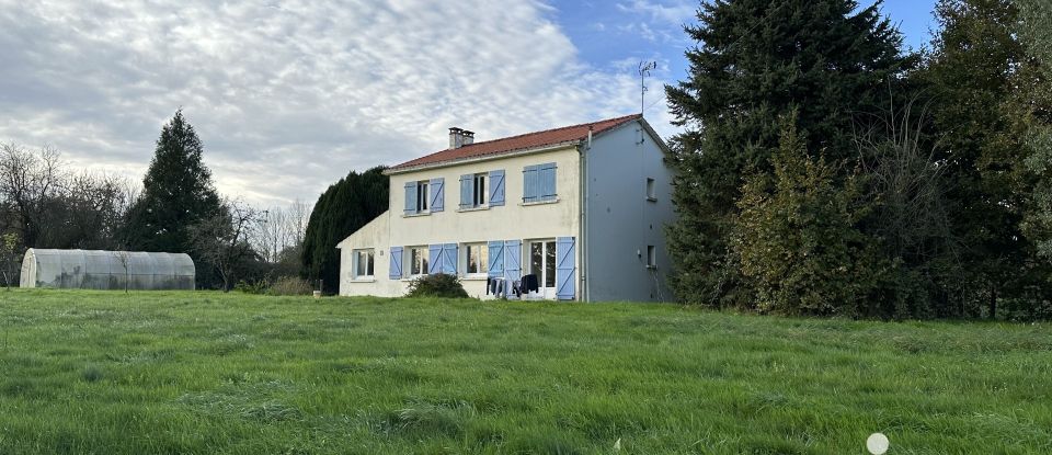 Maison 5 pièces de 124 m² à Saint-Pierre-du-Chemin (85120)