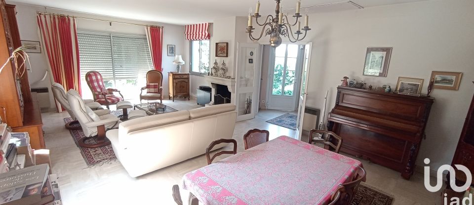 Traditional house 6 rooms of 180 m² in Chinon (37500)