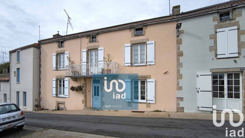 Town house 4 rooms of 100 m² in Mauléon (79700)